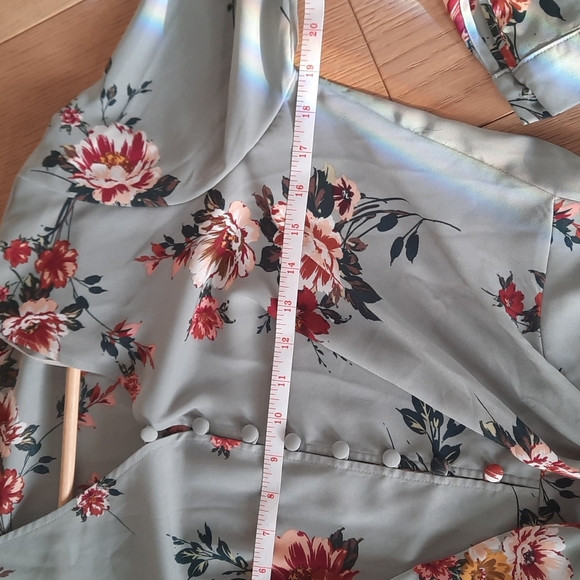 Suzy Shier Floral Blouse Sz Small With Tie At Waist - Picture 5 of 7